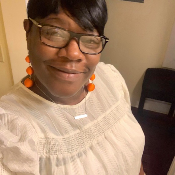 Meet your Posher, Donetta - Picture 1 of 1